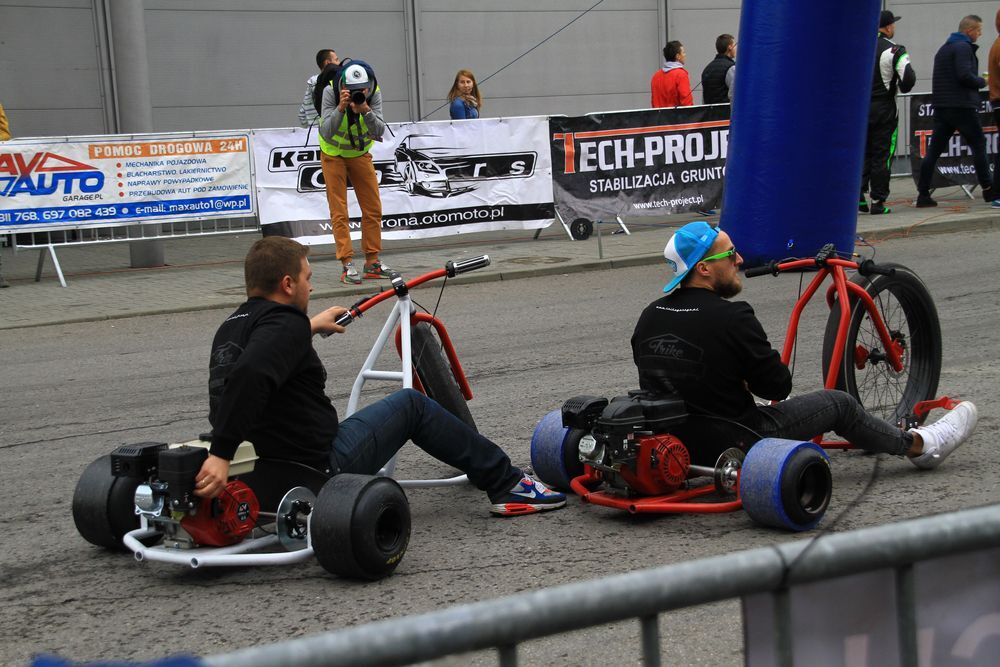 Pokazy driftu na Festiwalu Motoryzacyjnym w Rzeszowie 