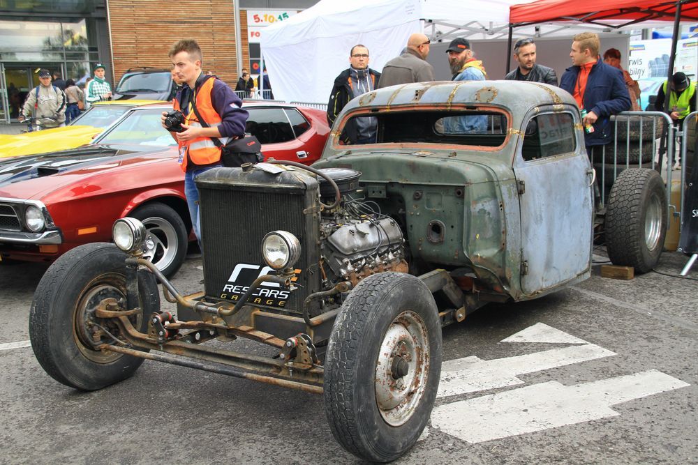 Pokazy driftu na Festiwalu Motoryzacyjnym w Rzeszowie 