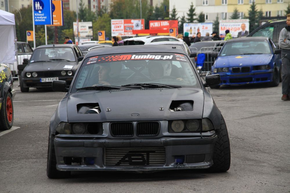 Pokazy driftu na Festiwalu Motoryzacyjnym w Rzeszowie 