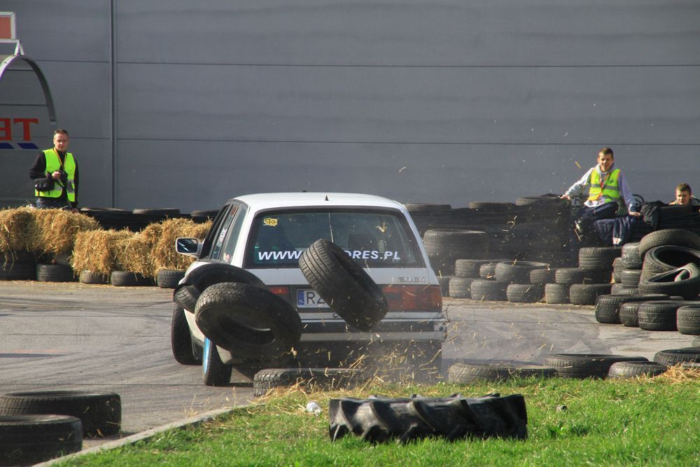 Pokazy driftu na Festiwalu Motoryzacyjnym w Rzeszowie 