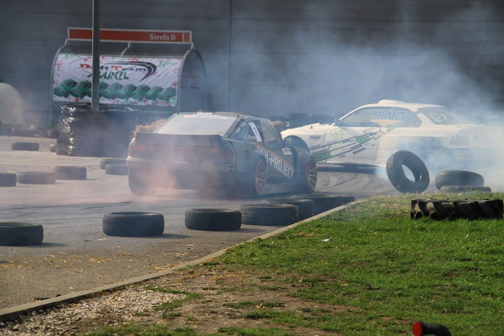 Pokazy driftu na Festiwalu Motoryzacyjnym w Rzeszowie 