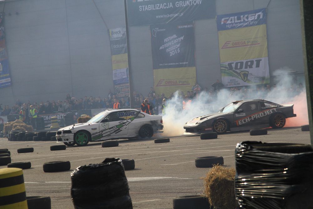 Pokazy driftu na Festiwalu Motoryzacyjnym w Rzeszowie 