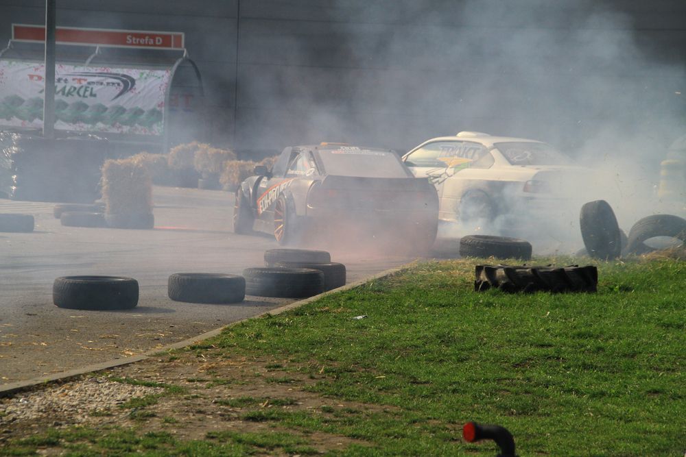 Pokazy driftu na Festiwalu Motoryzacyjnym w Rzeszowie 