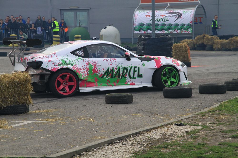 Pokazy driftu na Festiwalu Motoryzacyjnym w Rzeszowie 