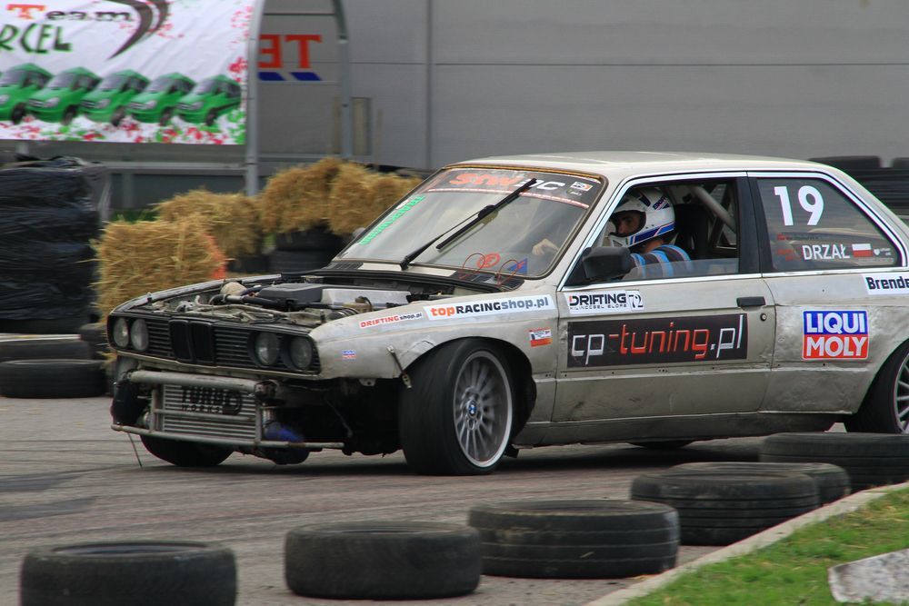 Pokazy driftu na Festiwalu Motoryzacyjnym w Rzeszowie 