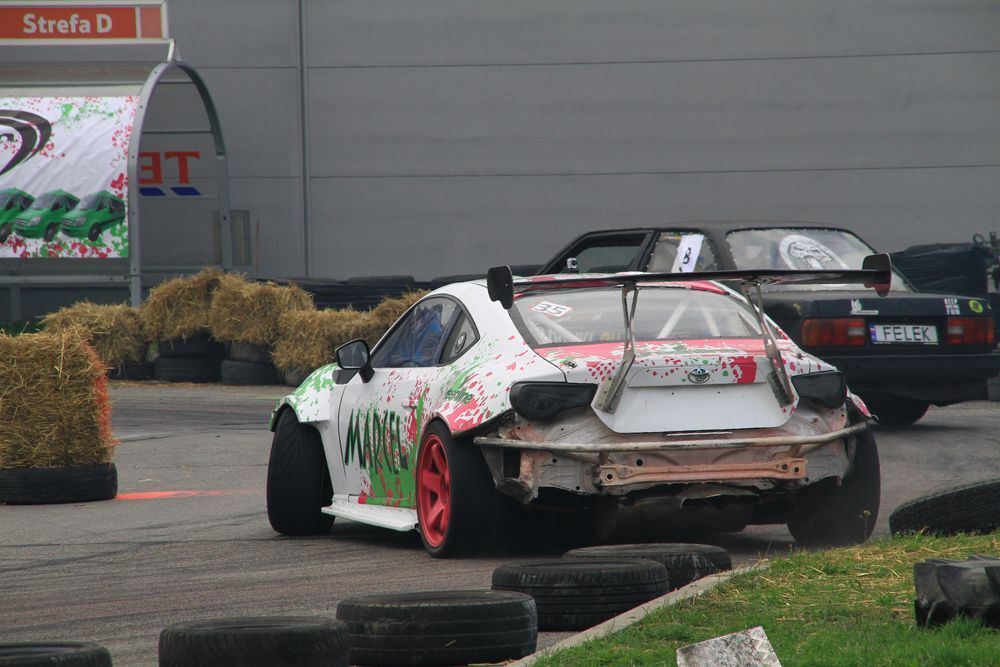 Pokazy driftu na Festiwalu Motoryzacyjnym w Rzeszowie 