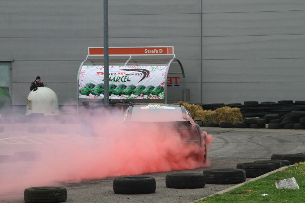Pokazy driftu na Festiwalu Motoryzacyjnym w Rzeszowie 