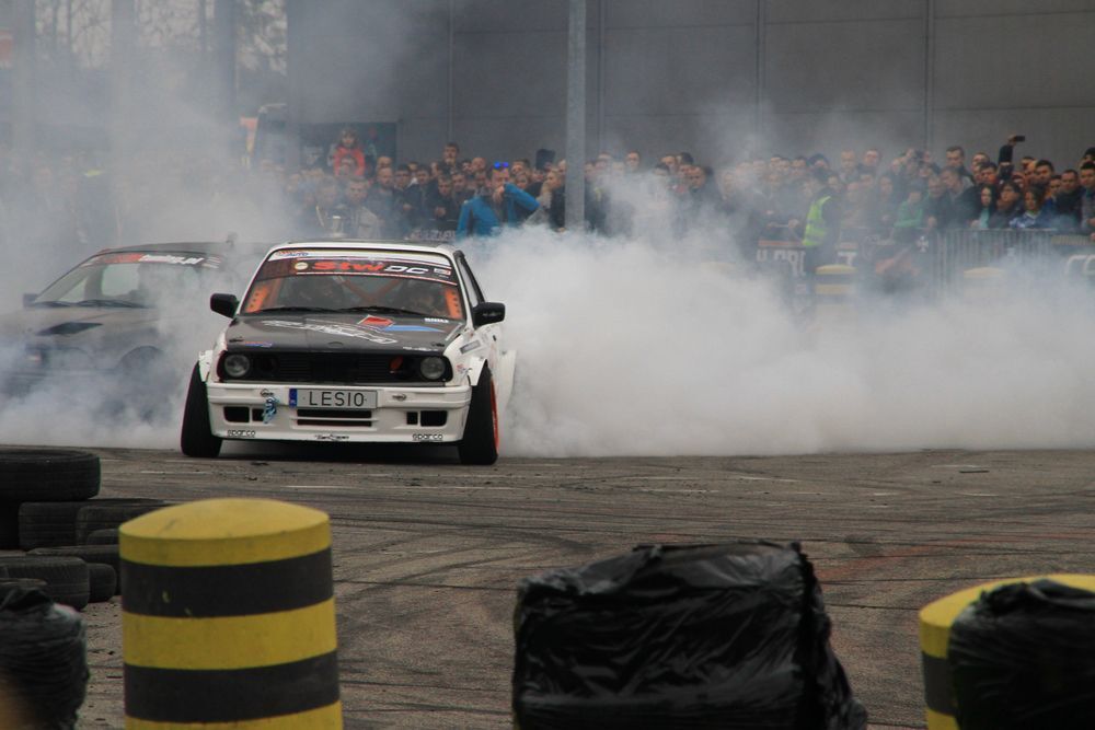 Pokazy driftu na Festiwalu Motoryzacyjnym w Rzeszowie 