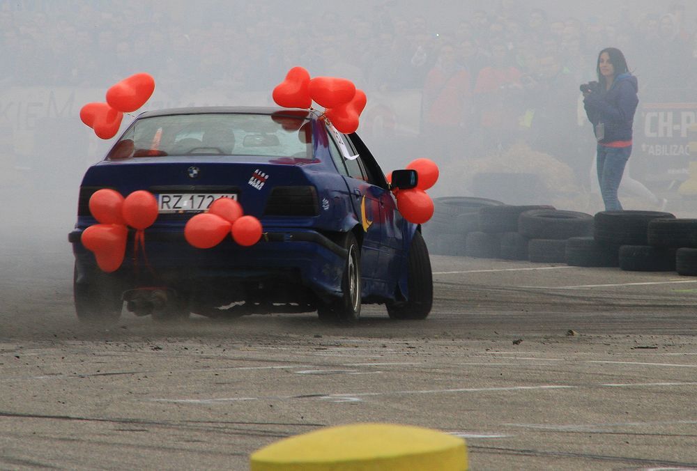 Pokazy driftu na Festiwalu Motoryzacyjnym w Rzeszowie 