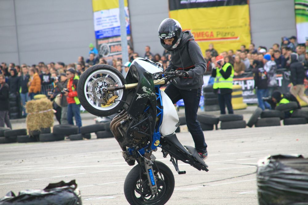 Pokazy driftu na Festiwalu Motoryzacyjnym w Rzeszowie 