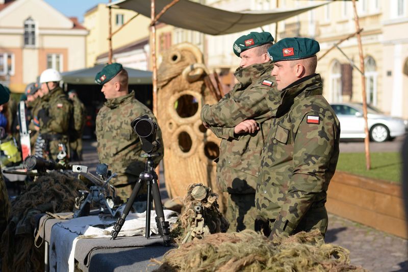 Żołnierze polscy i amerykańscy na Rynku