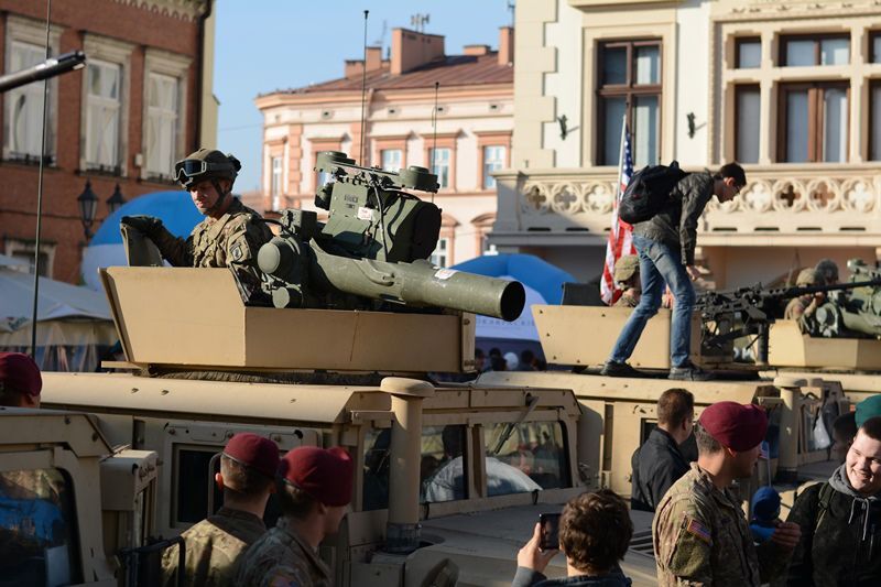 Żołnierze polscy i amerykańscy na Rynku