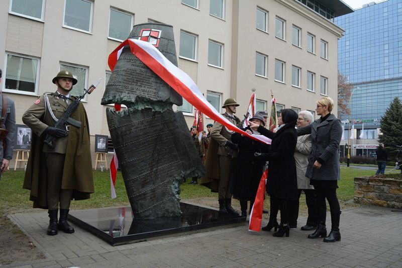 Odsłonięcie pomnika smoleńskiego