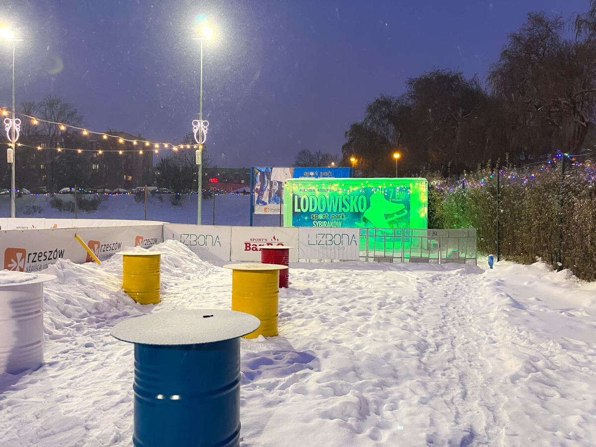 Lodowisko w Parku Sybiraków - sezon 2023 / 2024