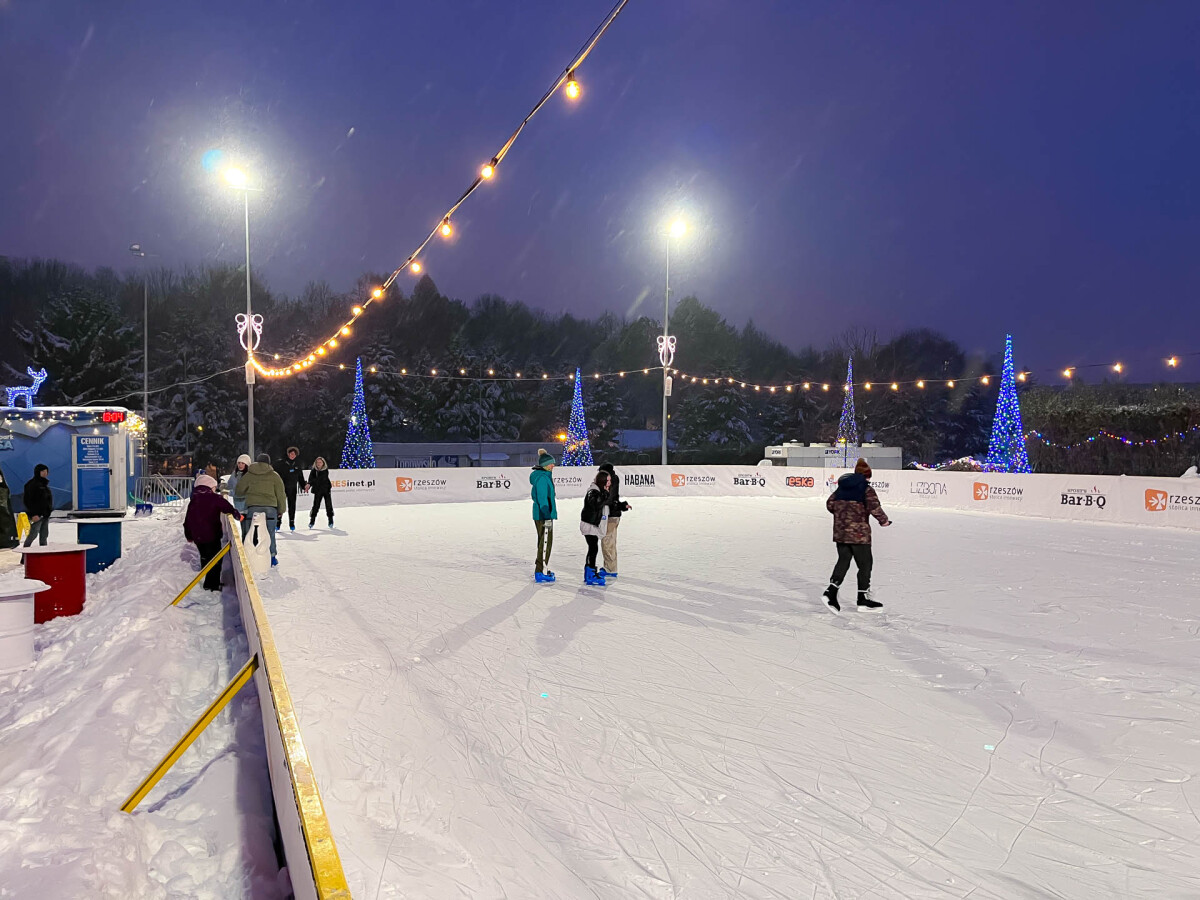 Lodowisko w Parku Sybiraków - sezon 2023 / 2024