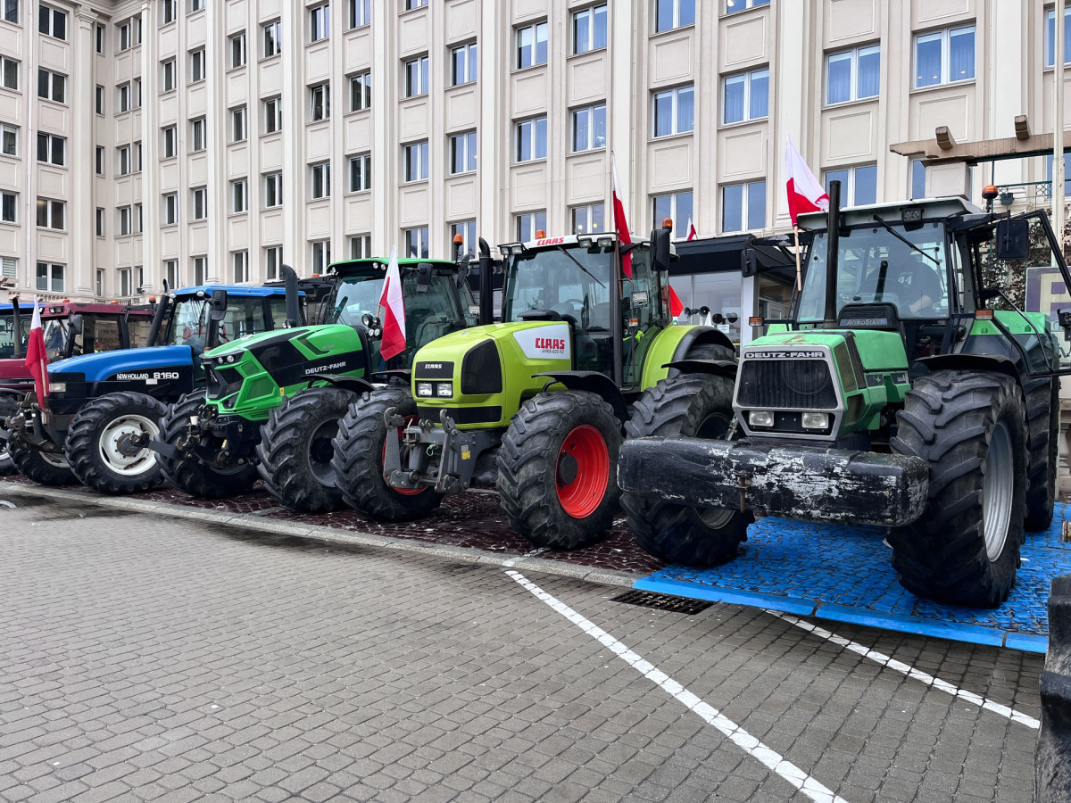 Protest rolników przed Urzędem Wojewódzkim w Rzeszowie