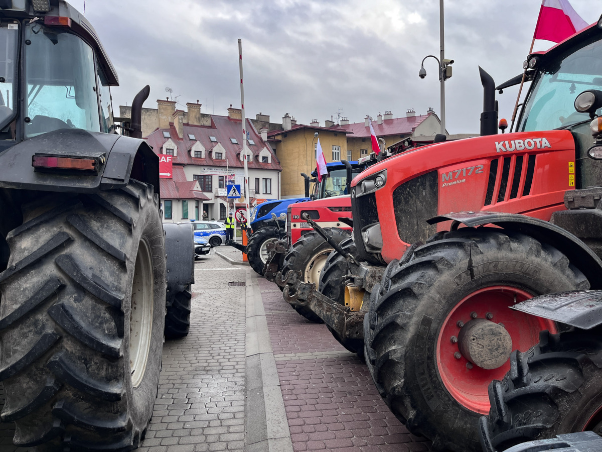Protest rolników przed Urzędem Wojewódzkim w Rzeszowie