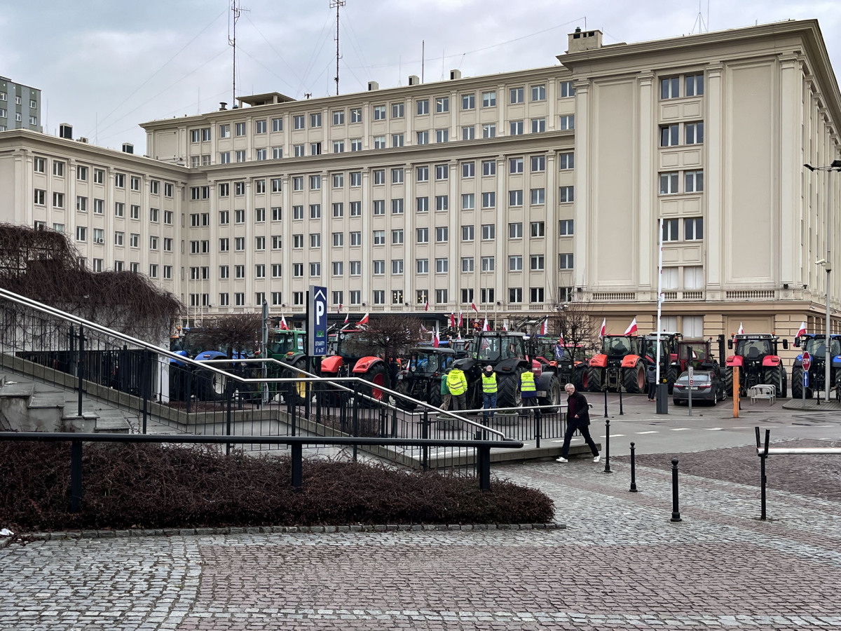 Protest rolników przed Urzędem Wojewódzkim w Rzeszowie