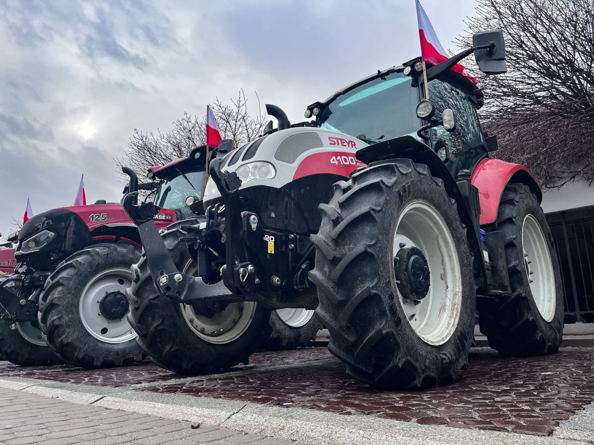 Protest rolników przed Urzędem Wojewódzkim w Rzeszowie