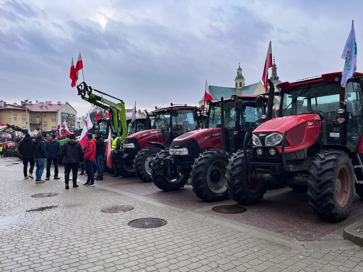 Protest rolników przed Urzędem Wojewódzkim w Rzeszowie