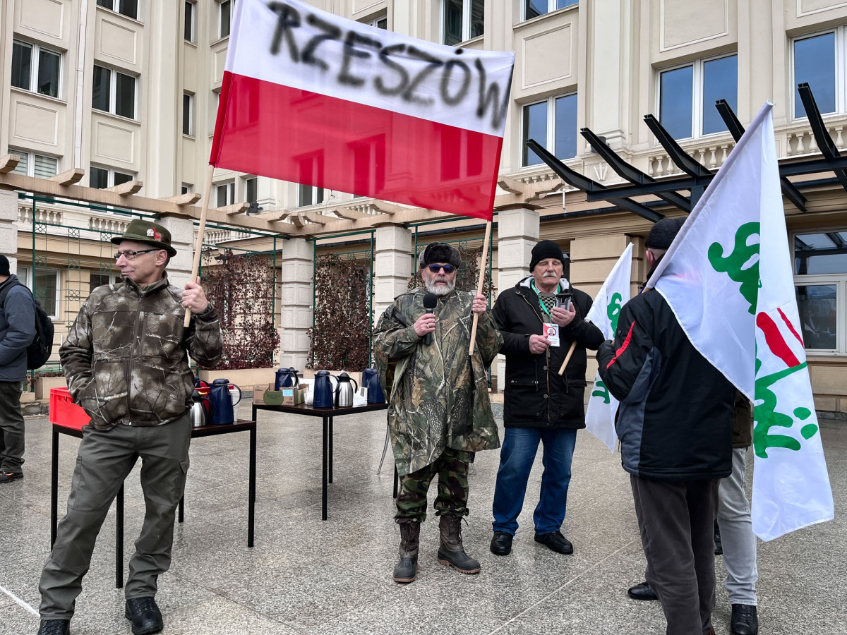 Protest rolników przed Urzędem Wojewódzkim w Rzeszowie