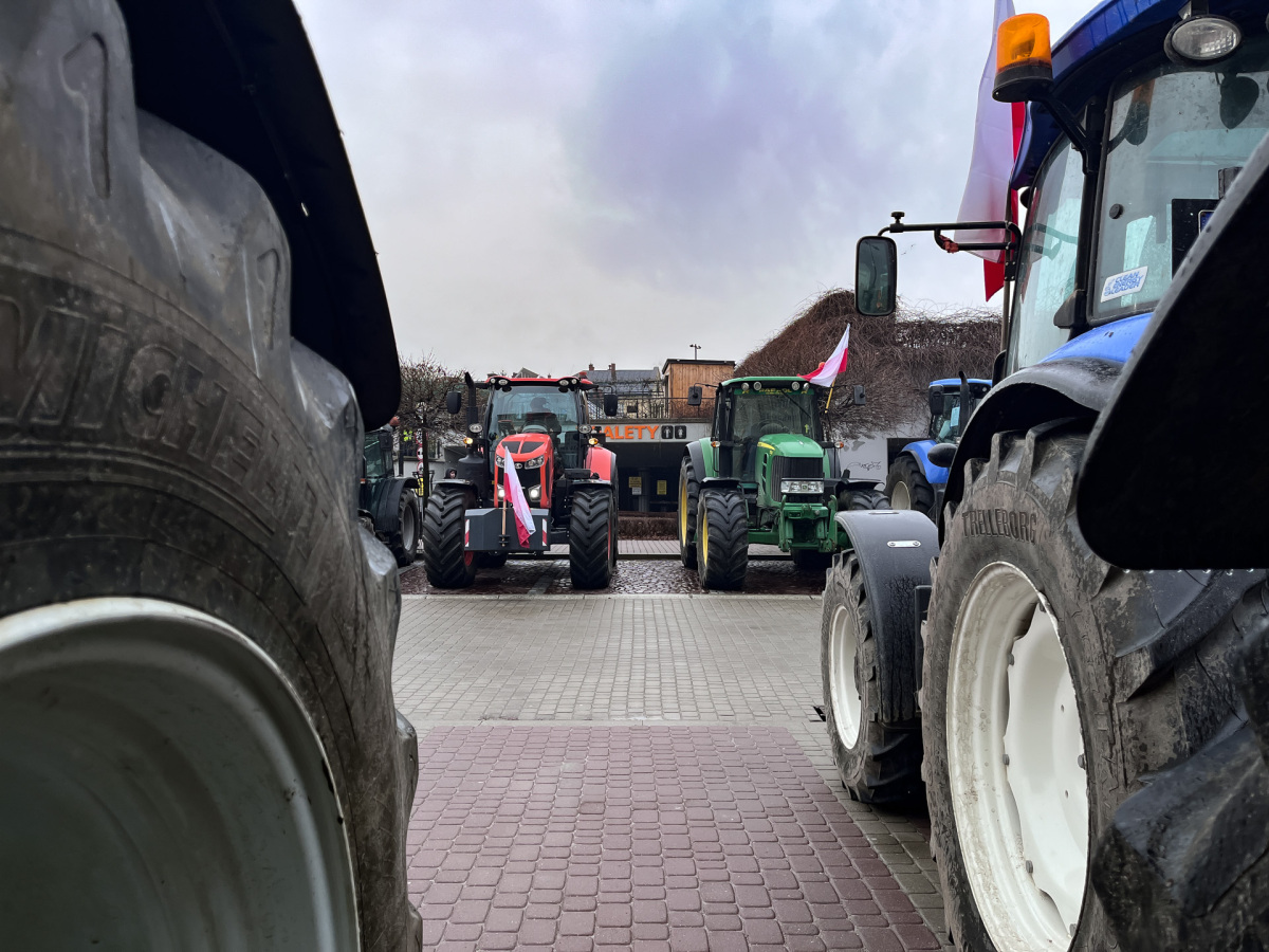 Protest rolników przed Urzędem Wojewódzkim w Rzeszowie