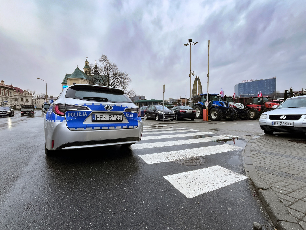Protest rolników przed Urzędem Wojewódzkim w Rzeszowie