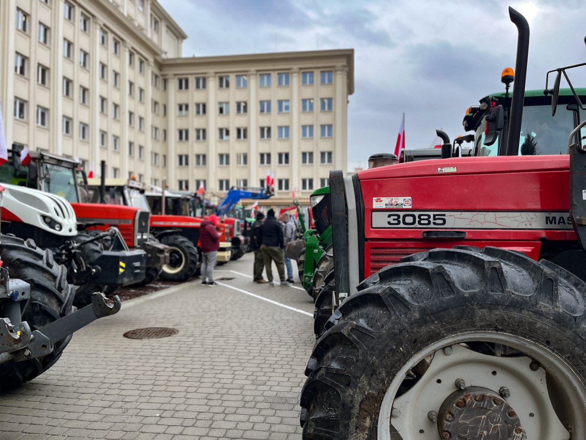 Protest rolników przed Urzędem Wojewódzkim w Rzeszowie