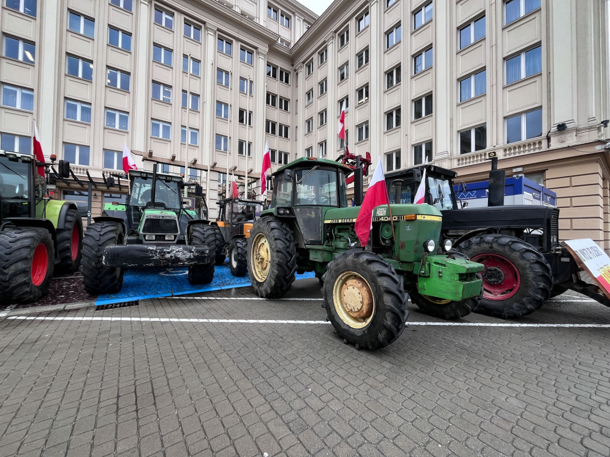 Protest rolników przed Urzędem Wojewódzkim w Rzeszowie