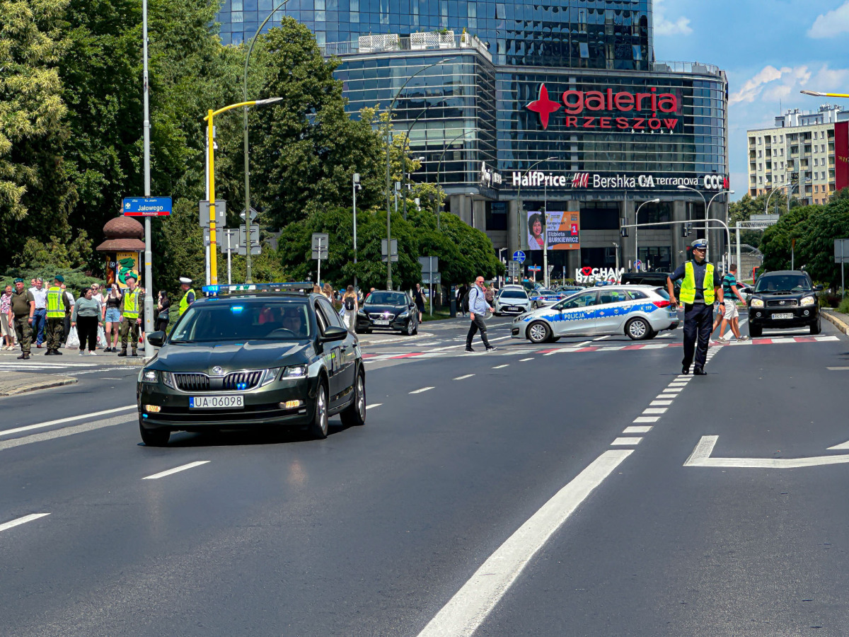 Rzeszów - Defilada wojskowa w centrum Rzeszowa [ZDJĘCIA]