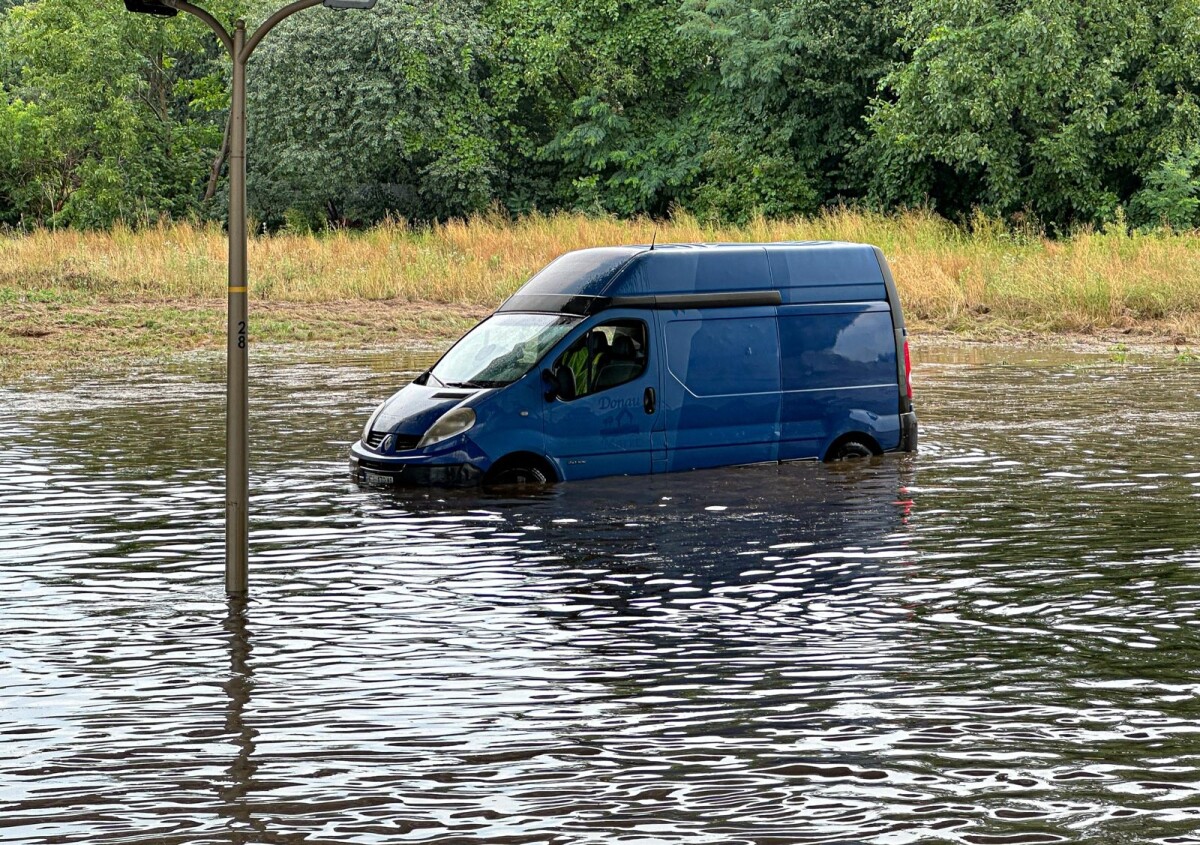 Rzeszów - Droga pod wiaduktem na al. Wyzwolenia po porannej ulewie [17.07.2024]