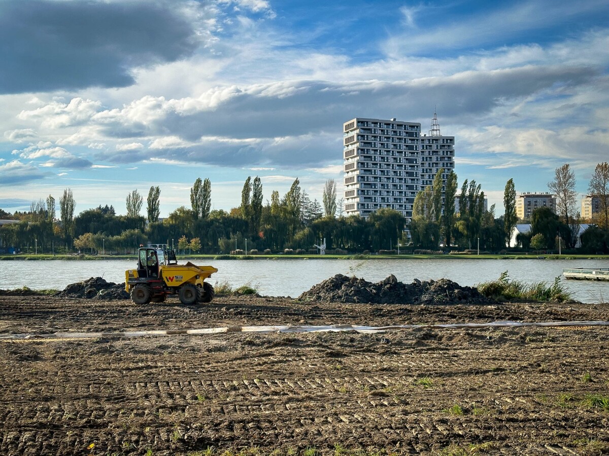 Rzeszów - Budowa miejskiej plaży nad Wisłokiem [październik 2024]