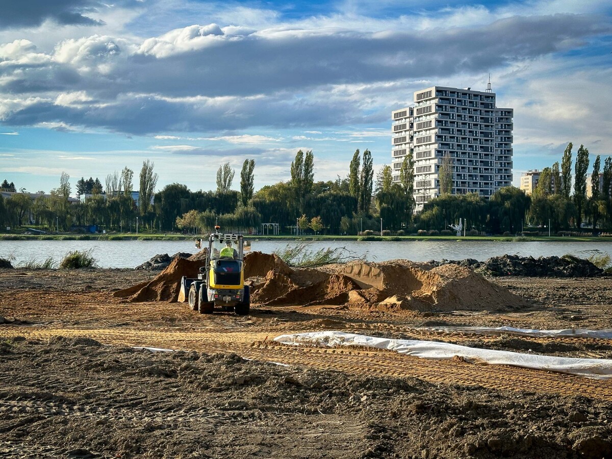 Rzeszów - Budowa miejskiej plaży nad Wisłokiem [październik 2024]