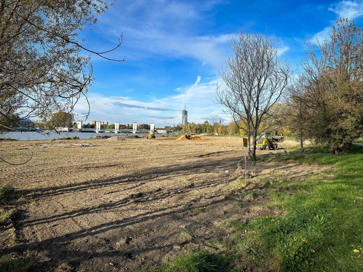 Rzeszów - Budowa miejskiej plaży nad Wisłokiem [październik 2024]