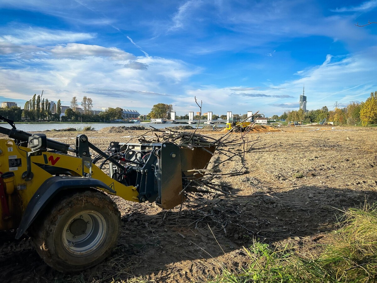 Rzeszów - Budowa miejskiej plaży nad Wisłokiem [październik 2024]