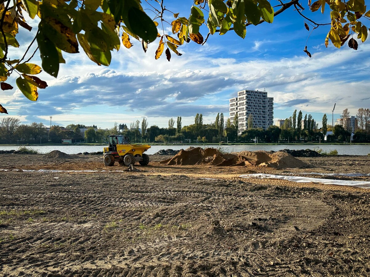 Rzeszów - Budowa miejskiej plaży nad Wisłokiem [październik 2024]