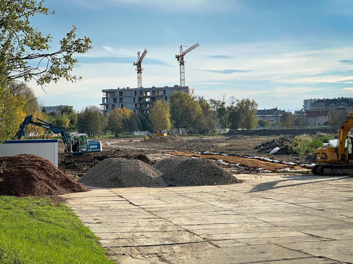 Rzeszów - Budowa miejskiej plaży nad Wisłokiem [październik 2024]