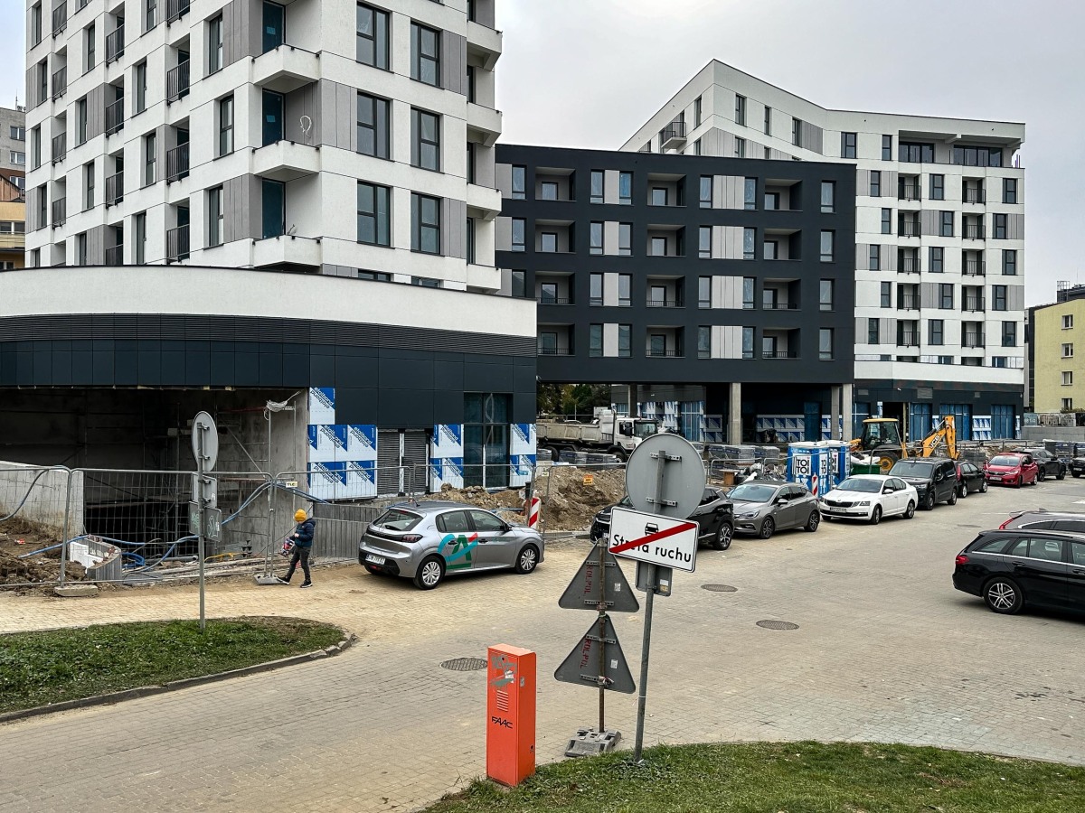 Rzeszów - Budowa Capital Towers Residence w sąsiedztwie hali Podpromie [listopad 2024]