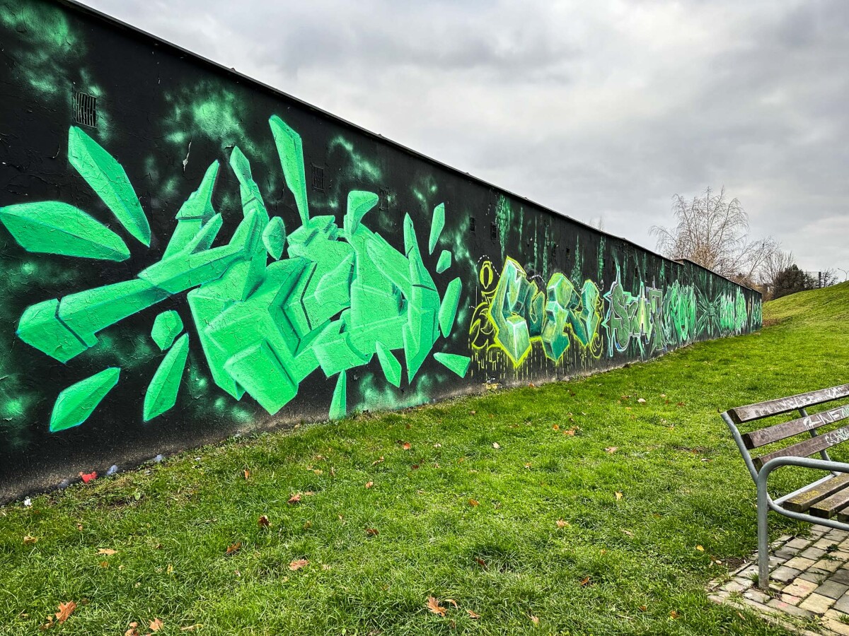 Rzeszów - Graffiti na garażach w Parku Zdrowia na osiedlu Kmity
