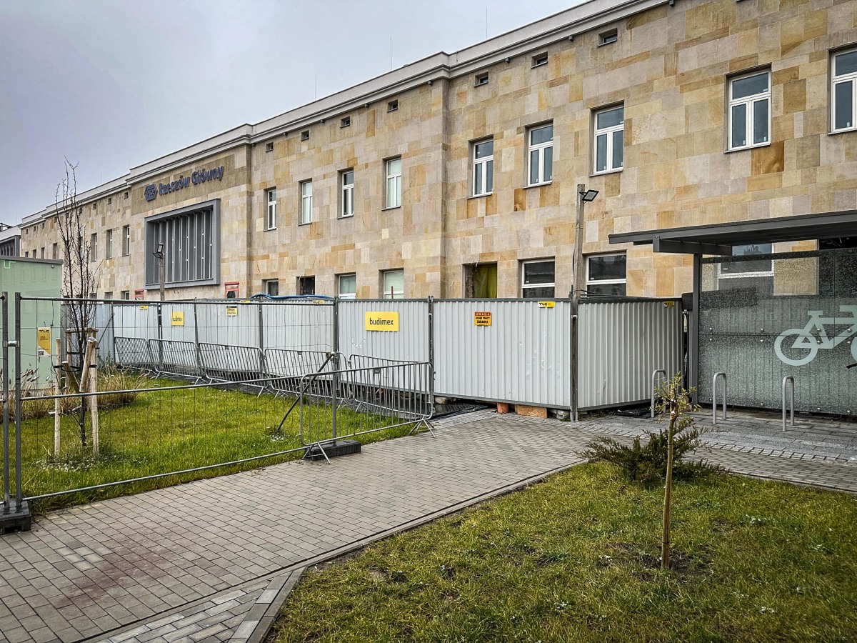 Rzeszów -  Modernizacja budynku dworca PKP w Rzeszowie [grudzień 2024]