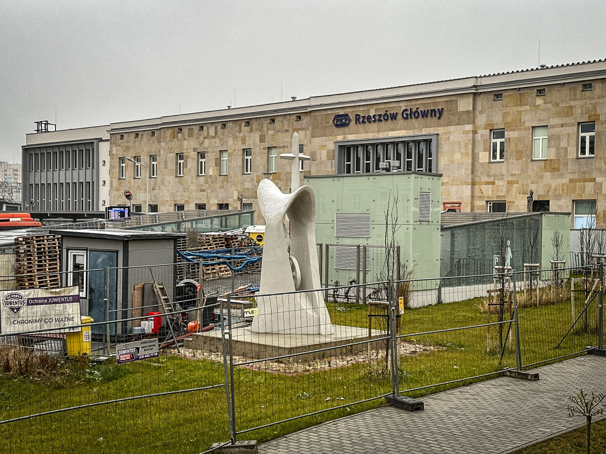 Rzeszów -  Modernizacja budynku dworca PKP w Rzeszowie [grudzień 2024]