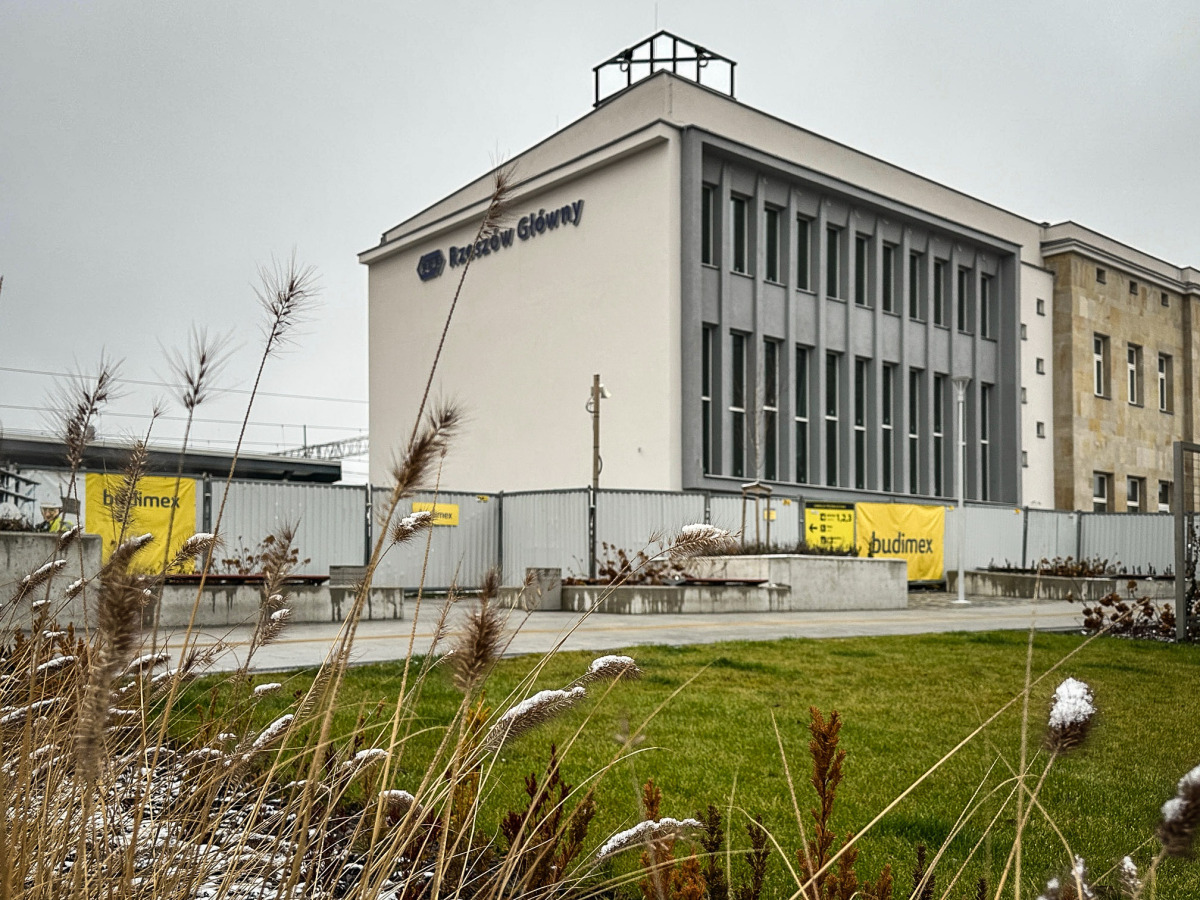 Rzeszów -  Modernizacja budynku dworca PKP w Rzeszowie [grudzień 2024]
