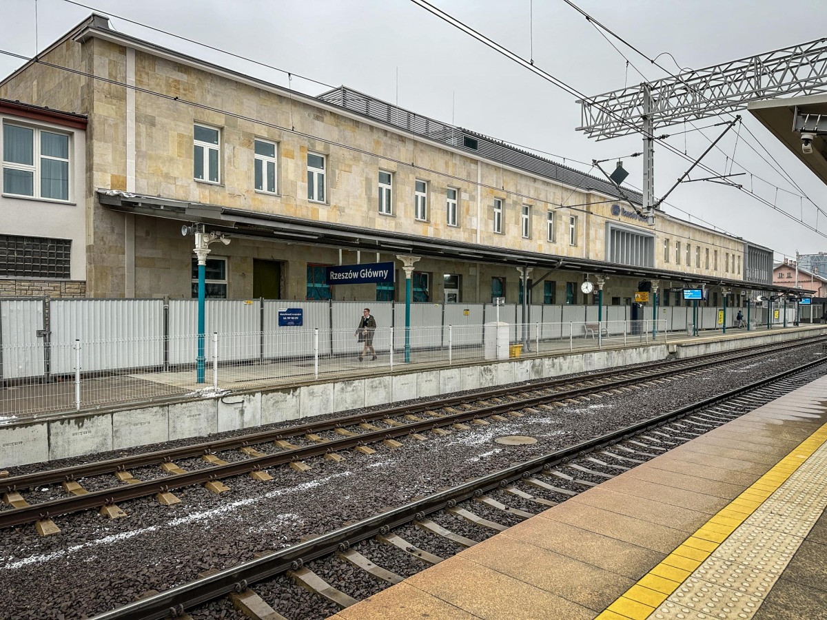 Rzeszów -  Modernizacja budynku dworca PKP w Rzeszowie [grudzień 2024]