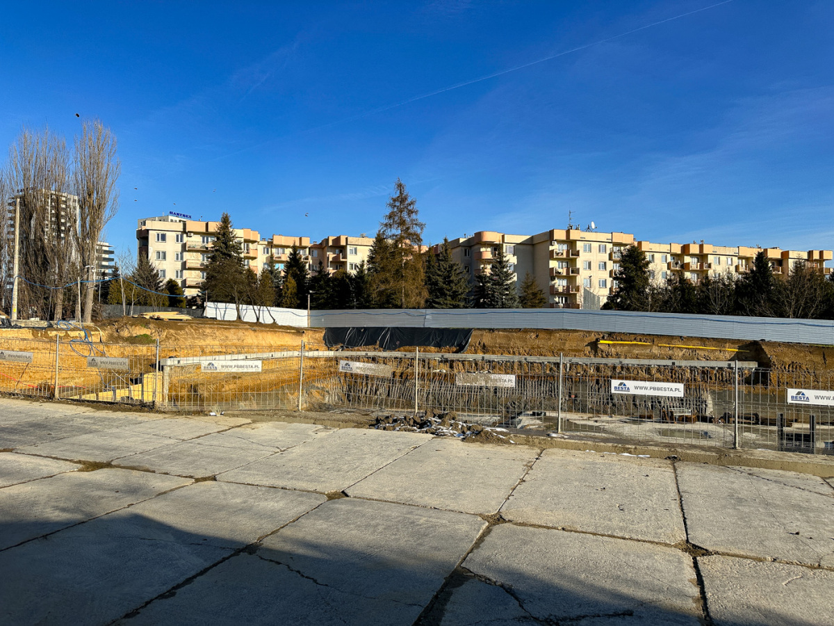 Rzeszów - Budowa 17-piętrowego wieżowca przy rondzie Pobitno [grudzień 2024]
