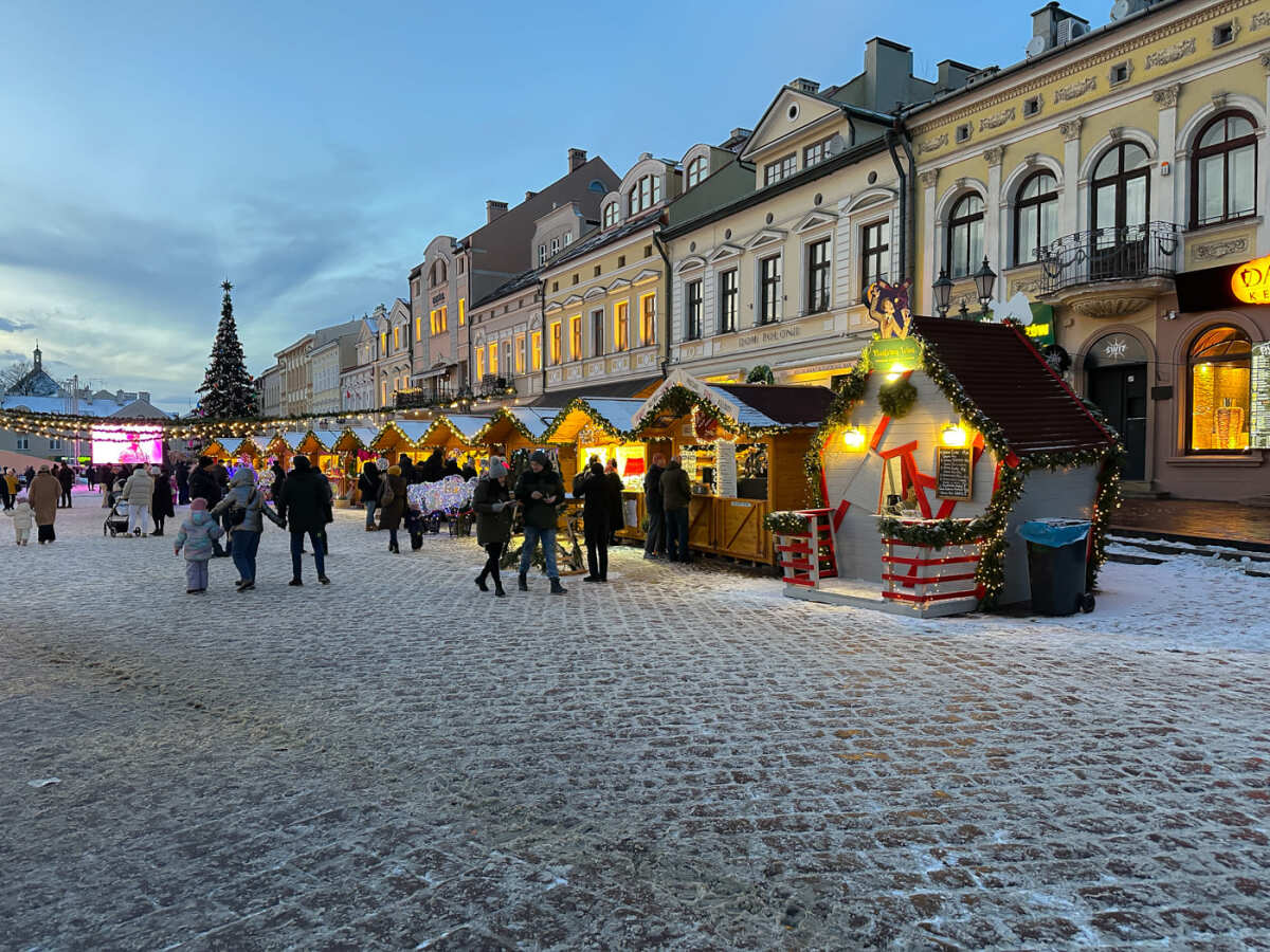 Rzeszów - Świąteczne Miasteczko i iluminacje w centrum Rzeszowa