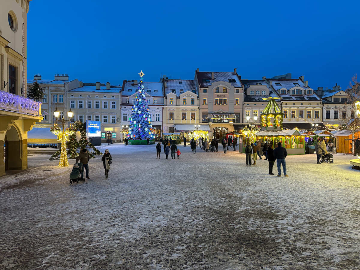 Rzeszów - Świąteczne Miasteczko i iluminacje w centrum Rzeszowa