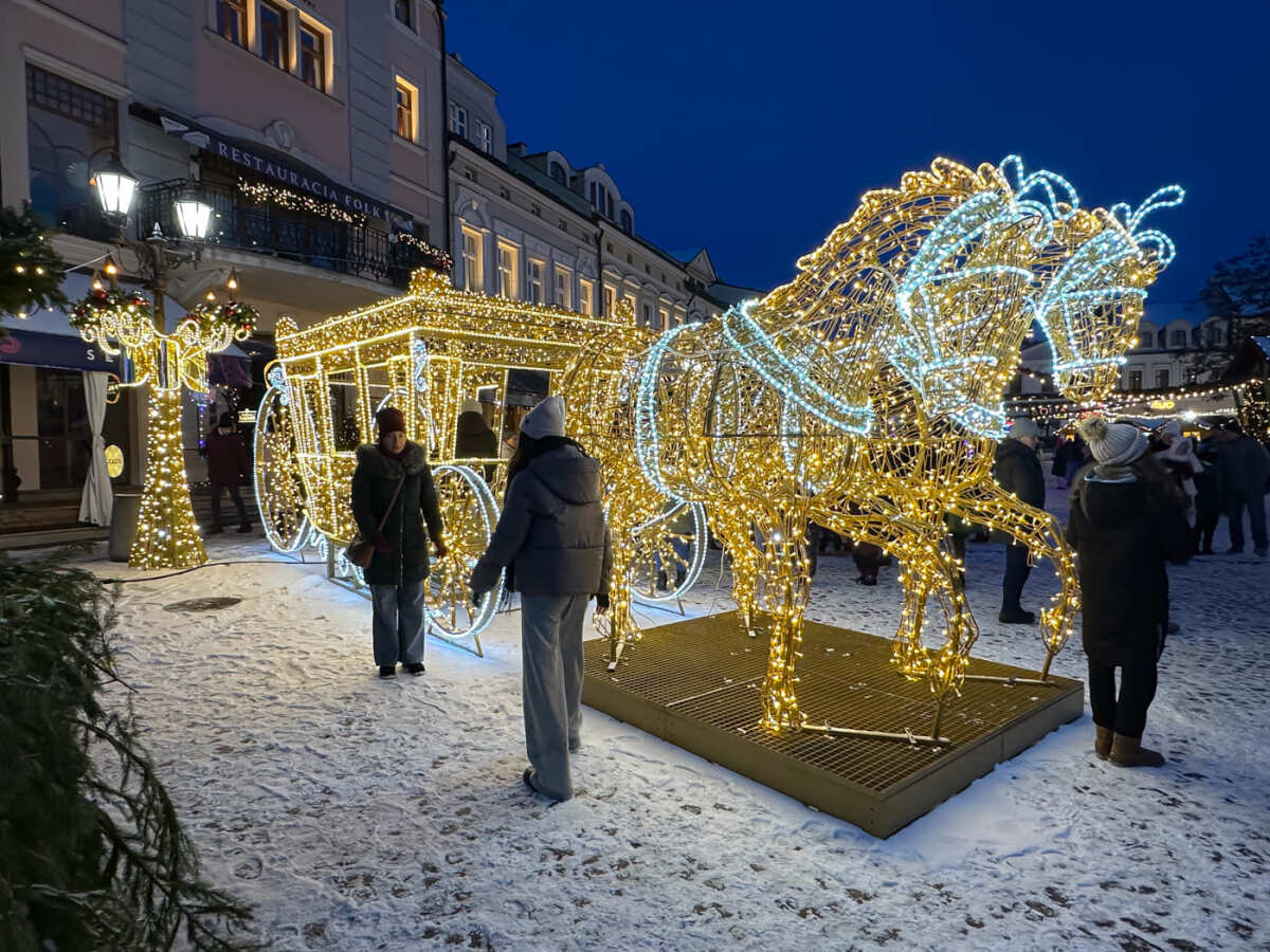 Rzeszów - Świąteczne Miasteczko i iluminacje w centrum Rzeszowa