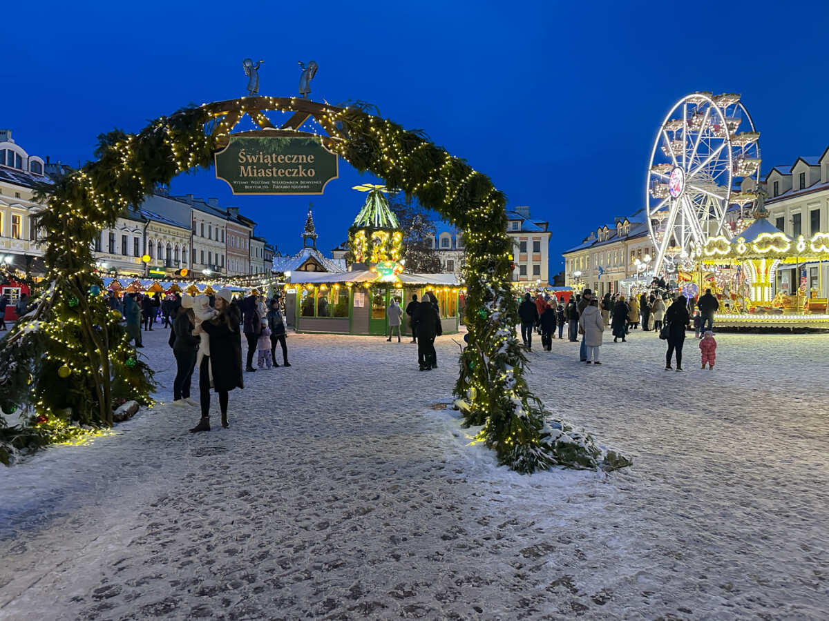 Rzeszów - Świąteczne Miasteczko i iluminacje w centrum Rzeszowa