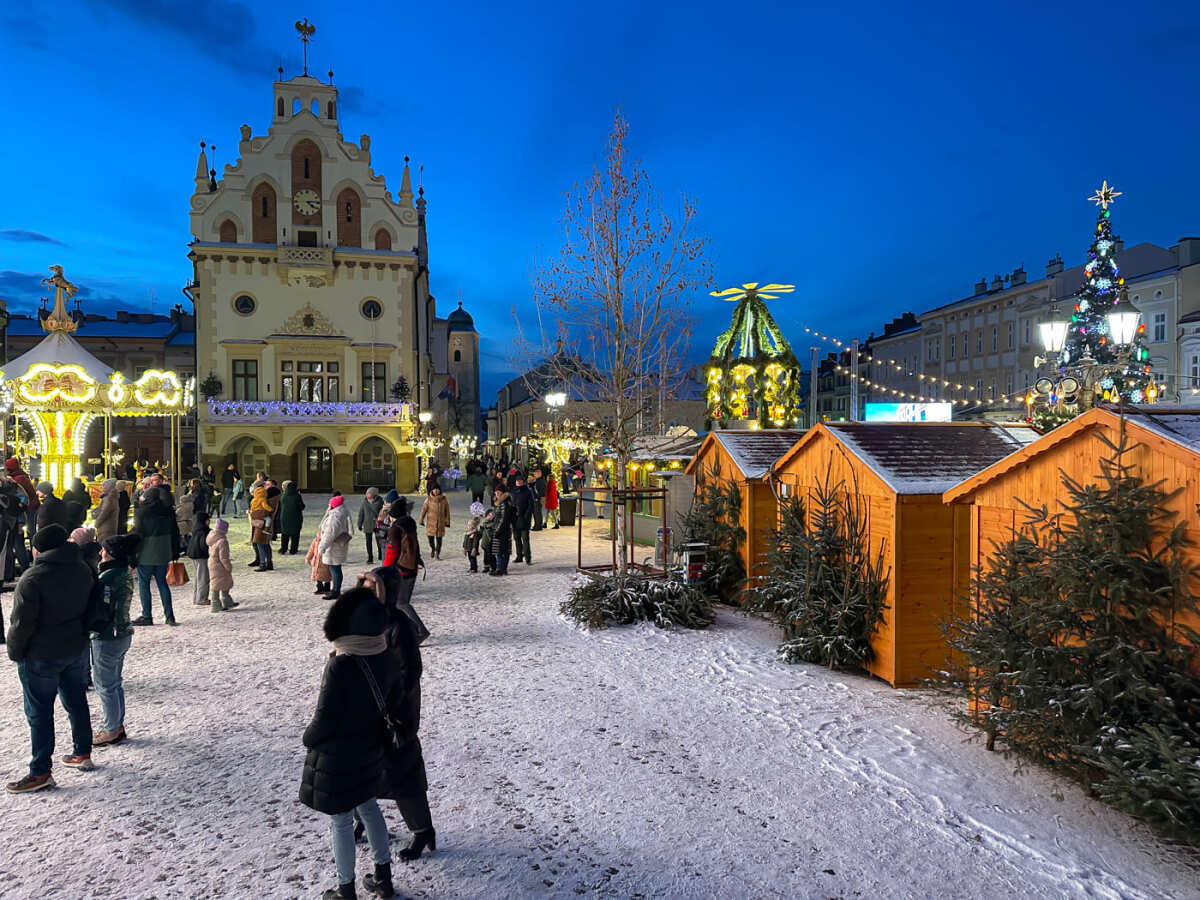 Rzeszów - Świąteczne Miasteczko i iluminacje w centrum Rzeszowa