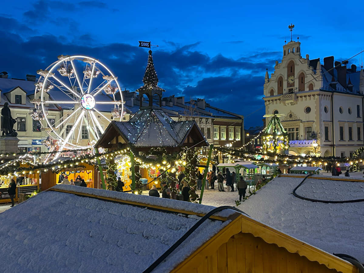 Rzeszów - Świąteczne Miasteczko i iluminacje w centrum Rzeszowa